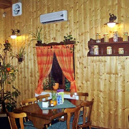 Restaurace A Penzion U Vladaru Mikulášovice Eksteriør bilde